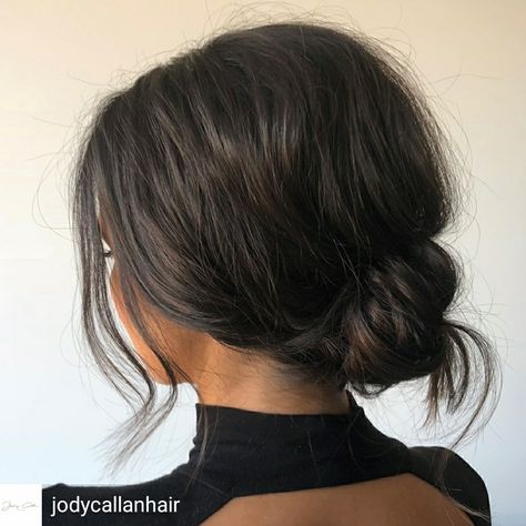 Brown Medium Hair, Middle Hair, Medium Length Hairstyles, Medium Bob Hairstyles, Low Bun, Mid Length Hair, Trending Hairstyles, Brown Hair Colors, Medium Hair