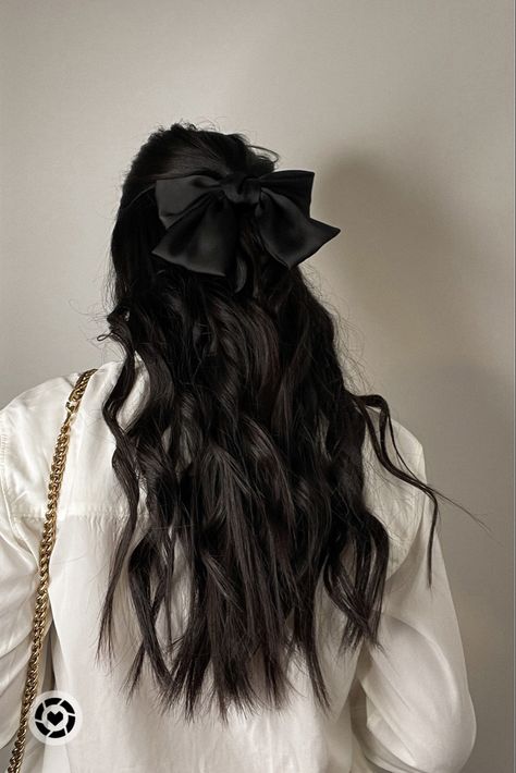 Hairstyle With Bow Tie, Outfit With Hair Bow, Black Dress Hairstyles Classy, Bow Tie Hair Hairstyles, Elevated Hairstyles, Hairstyles With Bow Clips, Black Bow Hairstyles, Hairstyle With Bow Clip, Hairstyle With Bow