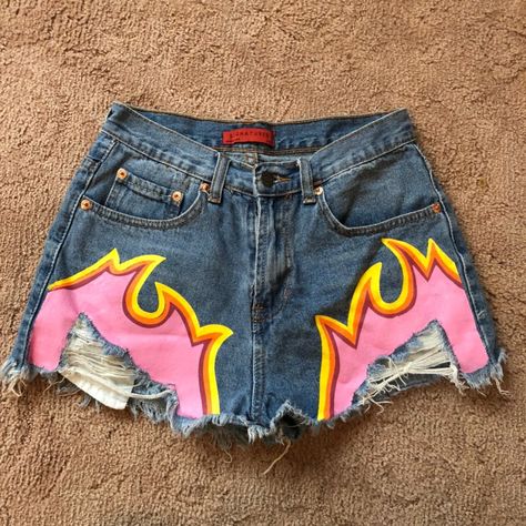 Denim shorts with painted pink flames Painted Shorts Aesthetic, Painted Shorts Ideas, Painted Denim Shorts, Denim Painting, Painted Pants, Pink Flames, Shorts Ideas, Pants Ideas, Shorts Aesthetic