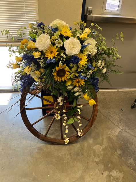 Ffa Floral Arrangements, Cowboy Table Setting, Country Event Decor, Western Arrangements, Western Flower Arrangements, Western Floral Arrangements, Western Wedding Centerpieces, Artificial Flower Arrangements Centerpieces, Country Flower Arrangements