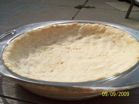 Pie crust made out of whole wheat flour and CANOLA OIL!  I can't believe I've been using fattening shortening all this time! Another variation is: 2 cups unbleached white flour 1/2 teaspoon salt 1/2 cup canola oil 5-8 tablespoons cold water Oil Pie Crust Recipe, Healthy Pie Crust, Oil Pie Crust, Almond Flour Pie Crust, Healthy Pies, Pie Crust Dough, Pie Crust Recipe, Danish Pastry, Pie Crust Recipes