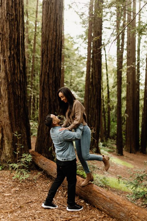 Redwood Couple Photos, Forest Engagement Shoot, Forest Photoshoot, Forest Engagement, Mountain Engagement Photos, Engagement Photo Shoot, Engagement Pictures Poses, Photos Inspo, Misty Forest