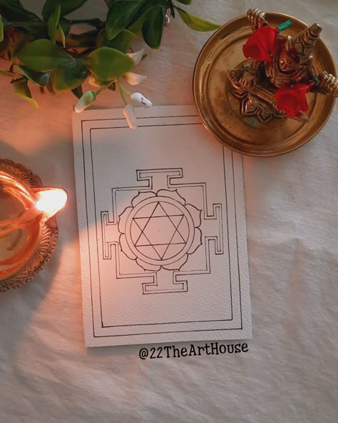 Lakshmi Yantra Drawing Fine Art🖋 Lakshmi Yantra Rangoli, Devi Drawing, Jain Paintings, Lakshmi Yantra, God Sketch, Ma Lakshmi, Tezhip Art, Shree Yantra, Tantra Art