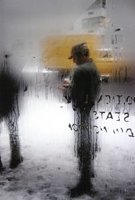 Fstoppers DavidGeffin saulleiter 11 710x1050 Remembering (And Learning From) Saul Leiter Famous Street Photographers, Saul Leiter, Diane Arbus, New York School, Photographers Gallery, Foto Art, Street Photographers, Colour Photograph, Documentary Photography