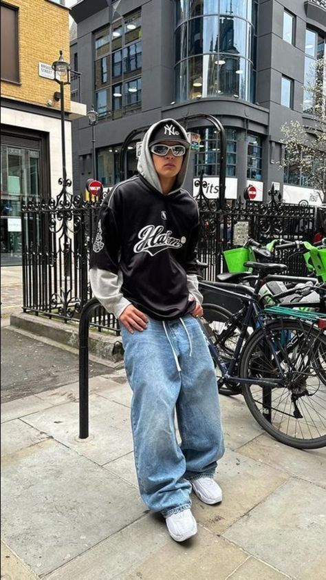 Winter Jersey Outfit, Super Baggy Jeans Outfit, Baggy Style Men, Super Baggy Jeans, Trendy Outfits For Men, Baggy Jeans Outfits, Jersey Fits, Fashion Baggy, Baggy Jeans Outfit