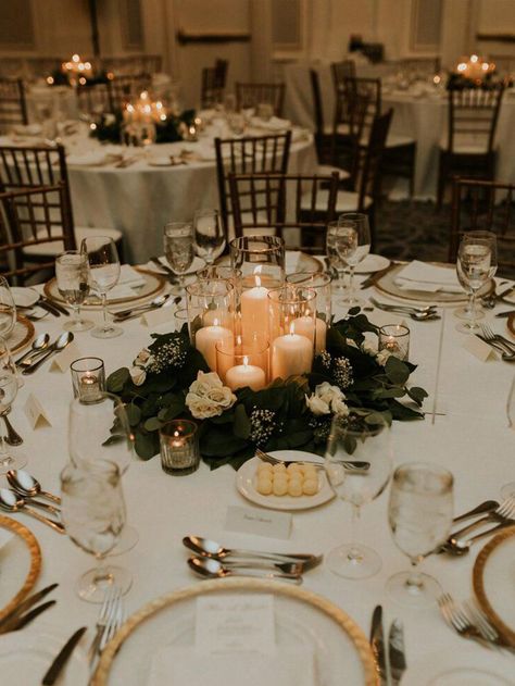 Candle On Table Decor, Tea Candle Wedding Centerpieces, Candle Flower Wedding Centerpieces, Table Flower Decorations Wedding, Low Wedding Centerpieces With Candles, Minimal Centrepiece Wedding, Green And Gold Centerpieces Wedding, Circular Tables Wedding, Wedding Table Centerpieces Circle Table