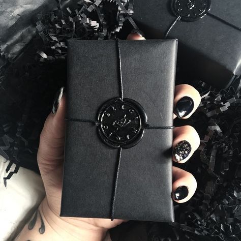 Black on black wax seal Gifts Packaging, Creative Gift Wrapping, Soap Packaging, Black Book, Wax Stamp, Tolu, Wax Seal Stamp, Wax Seal, Christmas Gift Wrapping