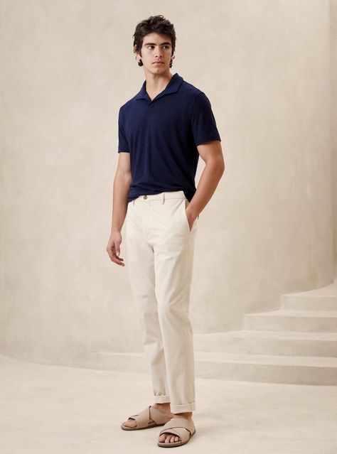 A perfect summer outfit with a navy polo T-shirt paired with beige chinos and comfortable tan sandals. Ideal for a stylish yet relaxed look that transitions effortlessly from day to evening. Linen Pants Outfit Men, Summer Looks For Men, Mens Vacation Outfits, Beige Pants Outfit, Chinos Men Outfit, Chinos Men, Casual Vacation Outfits, Linen Pants Outfit, Polo Outfit