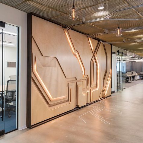 Layers of birch plywood and LED strip lighting transform the lobby wall of Capital One’s Digital Lab headquarters in Vienna, VA. Drawing inspiration from the Washington D.C. Metro map, the new ‘Map Wall’ is UAP New York’s latest collaboration with @genslerchicago.  .  #hoachlanderdavisphotography. @capitalone @gensler_design  #uap #uapcompany #design #plywood #ledlighting #washingtondc #lobby #interior Feature Wall Design, Lobby Wall, Metro Map, Lobby Interior, Futuristic Interior, Capital One, The Lobby, Partition Design, Led Stripes