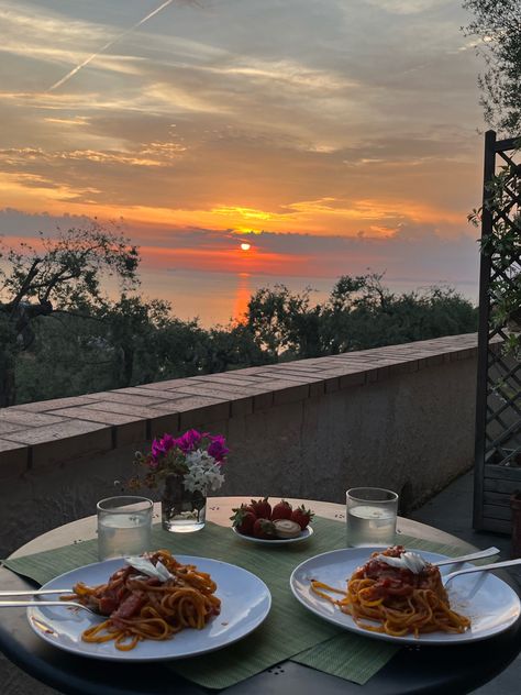 Pasta, sunset, vacation mood, vacation, goals, pretty views, Italy, photo ideas Cafe View Aesthetic, Restaurant Ambience, Italy Photo Ideas, Vacation Food, Italy Sunset, Sunset Vacation, Pasta Restaurants, Pretty Views, Vacation Meals