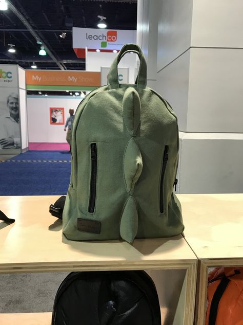 To follow up its original dino backpacks, 7AM Enfant is releasing a mini version of the adorable backpack (... Silly Backpack, Dino Backpack, Dinosaur Bag, Backpack Drawing, Dinosaur Backpack, Plush Backpack, Cute Backpacks, Diaper Bags, Mini Backpack