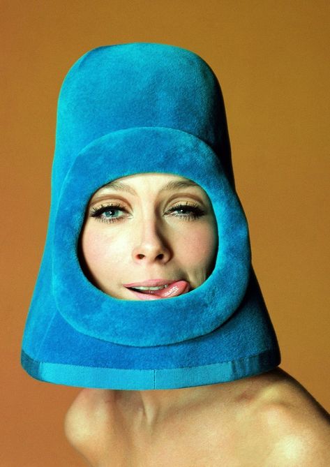 Pierre Cardin 60s, 60s High Fashion, 60s Space Age, Space Age Fashion, Fashion Decades, Burlesque Costumes, Space Fashion, Fashion 1960s, Sixties Fashion