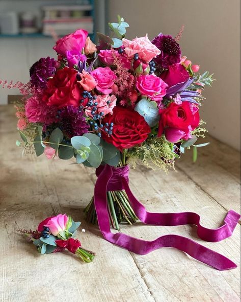 How To Make A Floral Arch Swag, Bright Jewel Tone Wedding Flowers, Berry Wedding Bouquet, Viva Magenta Wedding, Jewel Tone Bouquet, Pantone Viva Magenta, Jewel Tone Wedding Theme, Jewel Tone Wedding Flowers, Wedding Santorini