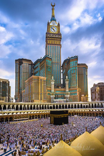 Kaabah Masjidil Al-Haram & Zam-zam Clock Tower, Mecca, Saudi Arabia . Mecca Images, La Mecca, Mecca Masjid, Seni Khat Islam, Mecca Kaaba, Arsitektur Masjid, Masjid Al Haram, Mecca Wallpaper, Beautiful Mosques