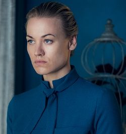 The Handmaid's Tale - Yvonne Strahovski Interview Yvonne Strahovski Chuck, Serena Joy, The Handmaid's Tale Book, A Handmaids Tale, Handmaids Tale Costume, Mass Effect Romance, Handmaids Tale, Sarah Walker, Deborah Ann Woll