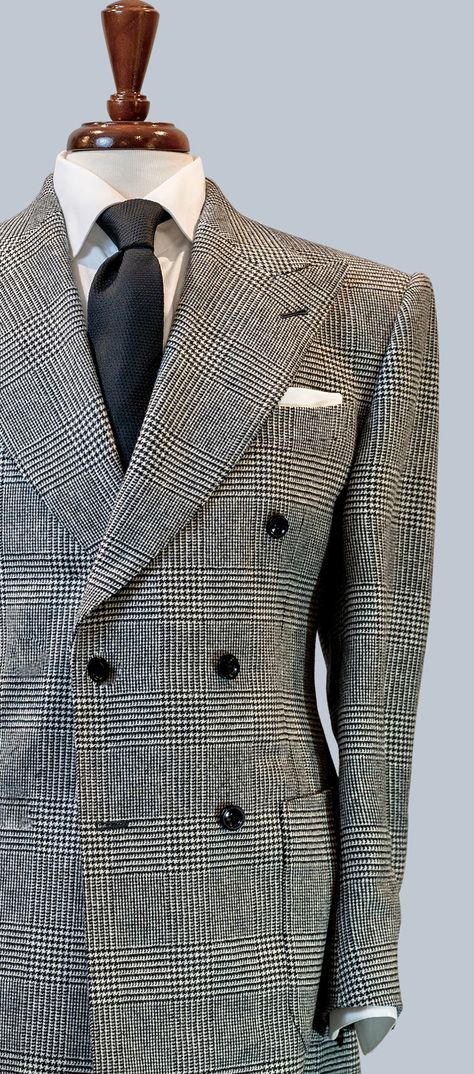 Black and white Plaid Suit – Christopher Korey Collective White Outfit Ideas, Complete The Picture, Costume Beige, Mens Dress Hats, Black And White Suit, Blazer Outfits Men, Gentlemen Wear, Vintage Menswear, Structured Shoulder