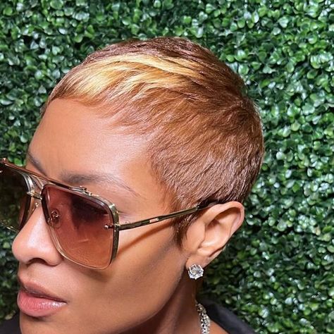 Brown And Blonde Pixie, Short Pixie Styles, Wednesday Hair, Short Haircuts Black Hair, Short Bleached Hair, Short Platinum Blonde Hair, Short Relaxed Hairstyles, Black Hair Short Cuts, Short Hair Waves