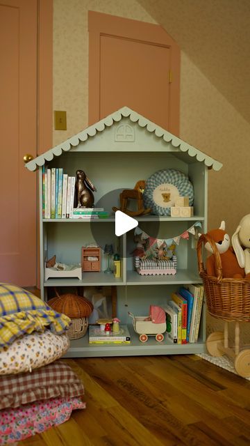 KYLIE KATICH on Instagram: "THE DOLLHOUSE BOOKSHELF 😭🧚‍♀️🎀💕 it’s so great" Diy Dollhouse From Dresser, Diy Dollhouse Bookshelf, Kylie Katich Home, Dollhouse Bookshelf Diy, Doll House Bookshelf, Bookshelf Dollhouse, Bookcase Dollhouse, Kylie Katich, Dollhouse Bookshelf