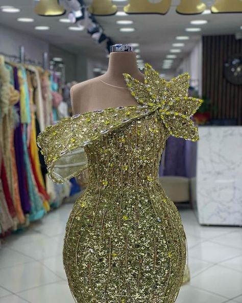 FILIZ on Instagram: "Dress by @filizi_dress" Creative Dress Design Ideas, Beaded Dress Designs, Birthday Dress Inspiration, Brides Reception Dress, Reception Dresses For Bride, Classy Graduation Dress, Reception Dress Bride, Dinner Wears, Reception Dress For Bride