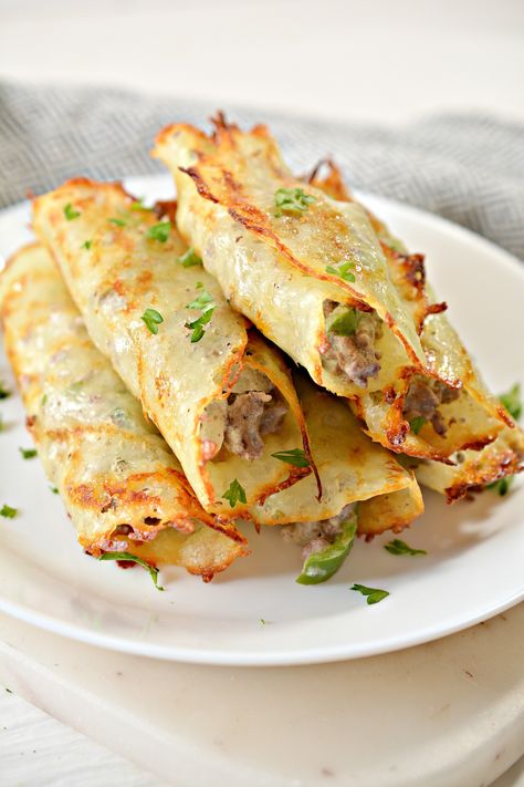 Keto Philly Cheesesteak Roll Ups - Easy Low Carb Snack, Lunch or Dinner Keto Philly Cheesesteak, Steak Wraps, Easy Low Carb Snacks, Philly Steak, Meat Meals, Keto Lunch Ideas, Boiled Egg Diet Plan, Cheese Wrap, Low Carb Snack