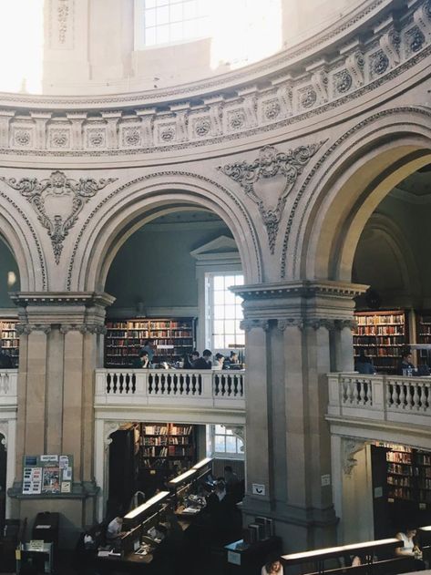 Inside Eight of Oxford University’s Most Beautiful Libraries Bodleian Library Oxford, Most Beautiful Libraries, Oxford Library, Beautiful Libraries, Bodleian Library, Oxford College, Modern School, University Dorms, Beautiful Library