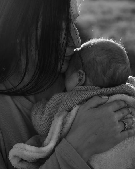 Mom and daughter newborn shoot Mom And Newborn Photography, Motherhood Shoot, Fam Photos, Hand Photography, Motherhood Photography, Special Place In My Heart, Newborn Shoot, Outdoor Photoshoot, Baby Hands