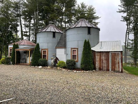 Silo Repurposed, Silo Hangout, Grain Silo House, Silo Homes, Grain Bin House, Grain Bins, Upcycle Art, Silo House, Hut House