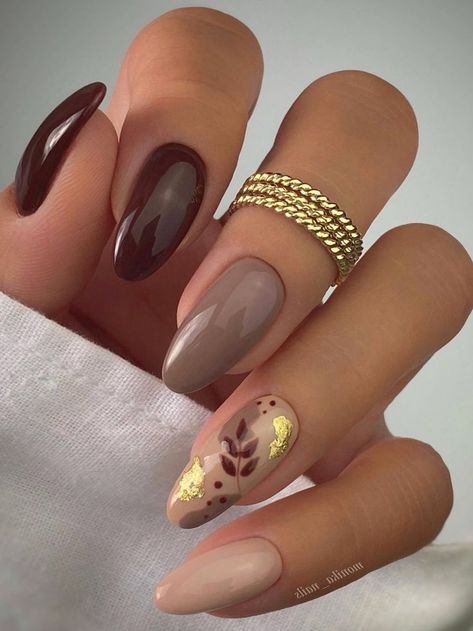 brown shades and leaf design Autumnal Nails 2022, Autumn Nail Designs 2022, 2022 Autumn Nails, Trendy Nails Autumn 2022, Autumn 2022 Nails, Trendy Almond Nails 2022 Fall, Gel Nails Autumn 2022, November Nails Fall Short Almond, Autumn Nails Design Ideas Simple