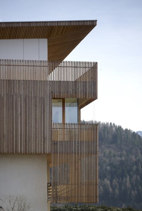 Gallery of PF Single Family House / Burnazzi Feltrin Architects - 8 Wood Slat Exterior, Architecture Mountain, Small House Design Philippines, Wood Facade, Exterior House Remodel, Wooden Facade, Balcony Railing Design, Balcony Railing, Exterior Cladding