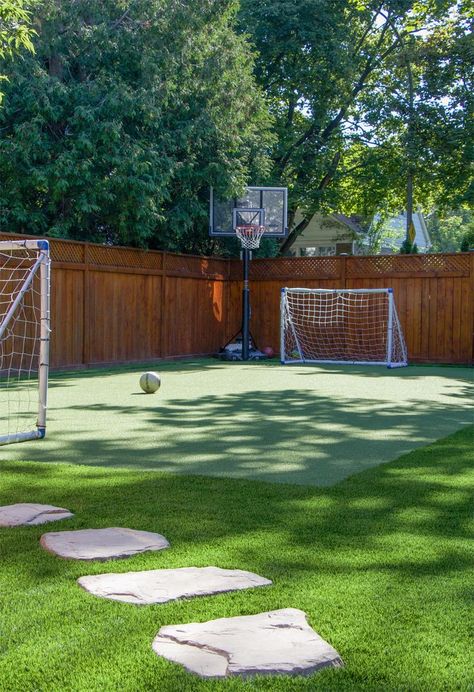 Artificial grass Outdoor Backyard Play Areas, Turf Soccer Field Backyard, Turf Seating Area, Garden With Football Area, Backyard With Sport Court, Soccer Turf Backyard, Soccer Area Backyard, Grass Area Backyard, Grass Basketball Court