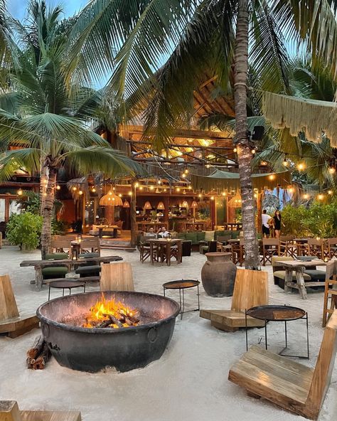 Plans for today? You're looking at 'em! Start with a delicious diner spread in front of the Ocean, follow with tropical fever cocktails… | Instagram Beach Front Restaurant, Restaurant By The Beach, Beach Club Restaurant, Cool Cafe Design, Tropical Beach Restaurant, Beach Bar Ideas, Tropical Bar Design, Tropical Restaurant Design, Beach Cafe Design