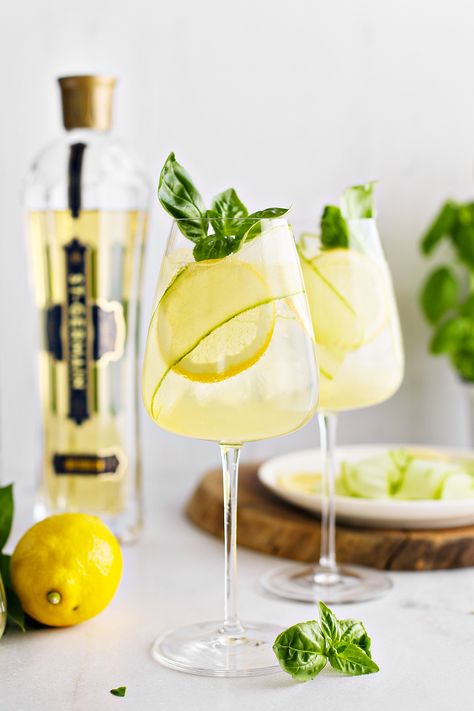 Sweet, floral, and refreshing, this St. Germain Spritz is made with elderflower liqueur, prosecco, and lemon juice. Perfect for the spring and summer! St Germain Cocktail Recipes, Lemon Curd Pavlova, Hosting Recipes, St Germain Cocktail, Prosecco Drinks, Elderflower Cocktail, Spring Cocktails Recipes, Prosecco Cocktails, Lemon Drink