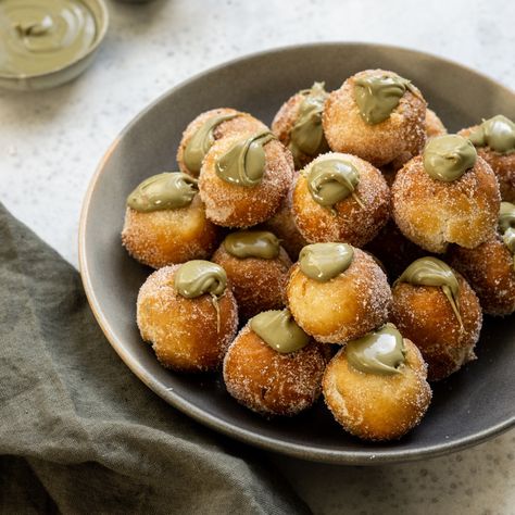 Italian Fried Dough, Italian Carnival, Fried Dessert, Italian Recipes Dessert, Pistachio Cream, Donuts Recipe, Filled Donuts, Christmas Planters, Sweet Dough