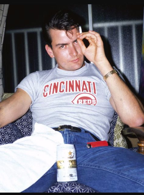 Charlie Sheen Charlie Sheen Young, Two And Half Men, Charlie Sheen, Half Man, Black Tattoo, Celebrity Tattoos, Japanese Tattoo, Film Serie, Cincinnati Reds