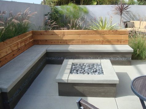 Ruang Tamu Outdoor, Terrasse Design, Modern Patio Design, Cement Patio, Concrete Patios, Concrete Bench, Backyard Seating, Fire Pit Seating, Desain Lanskap