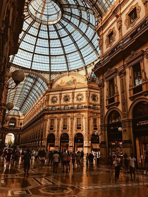 Milan Shopping, Milan City, Rome Attractions, Galleria Vittorio Emanuele Ii, Milan Cathedral, Italy Aesthetic, Milan Italy, Vacation Destinations, Weekend Getaways