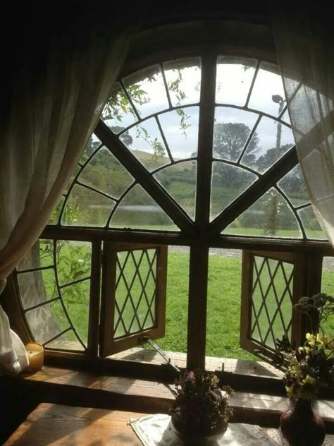 Love this window!! Case Sotterranee, Casa Hobbit, An Open Window, Hobbit Hole, Hobbit House, Beautiful Windows, Room With A View, Window View, Open Window