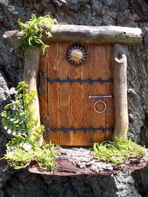 DIY Fairy Door - Whimsical Decor for Your Fairy Garden Diy Fairy Door, Fairy Garden Doors, Fairy Tree Houses, Door Crafts, Fairy Garden Crafts, Fairy Garden Designs, Fairy Furniture, Fairy Tree, Fairy Crafts