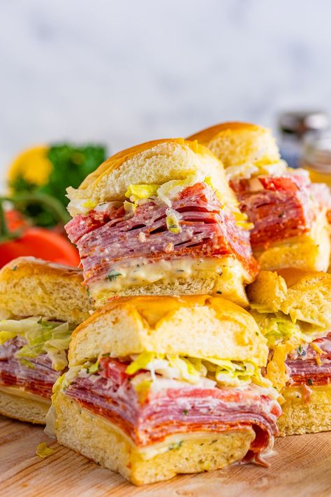 Italian Sliders (Cold Sub Sandwich) Cold Meat Sliders, Cold Italian Sandwiches, Sliders Cold, Italian Sub Sliders, Tailgate Sandwiches, Italian Sub Sandwich, Hawaiian Roll Sandwiches, Italian Sliders, Cold Cut Sandwich