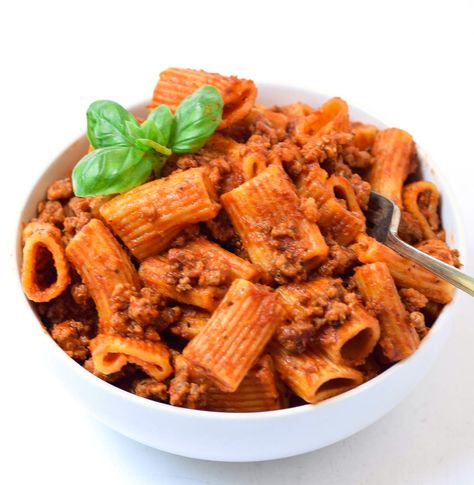 Easy Instant Pot Rigatoni with Meat Sauce - a classic pasta dish the whole family will enjoy. Perfect for busy weeknights with simple ingredients and easy prep! Instant Pot Rigatoni And Meat Sauce, Instant Pot Pasta Recipes Ground Beef, Instant Pot Rigatoni, Rigatoni With Meat Sauce, Instant Pot Pasta Recipes, Italian Seasoning Recipe, Homemade Italian Seasoning, Whole30 Meal Prep, Baked Rigatoni