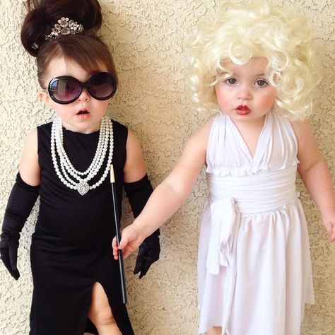 #fashionkidscostumes #marilynmonroe #audreyhepburn #teins #oldhollywood #hollywoodbeautys #classics Costumes For Sisters, Halloween Costumes For Sisters, Halloween Costume Teenage Girl, Halloween Costume Couple, Sibling Halloween Costumes, Twin Halloween, Baby Kostüm, Best Friend Halloween Costumes