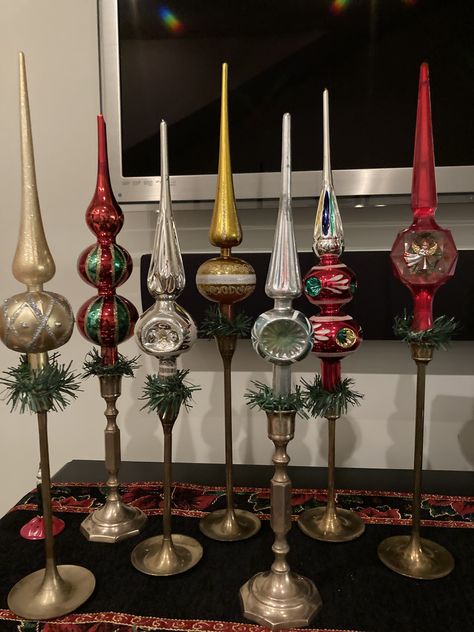 Finial Tree Topper Display, Christmas Finials Ideas Decor, Vintage Tree Topper Display, Candleabra Ideas Christmas, Display Vintage Ornaments, Christmas Candleabras, Vintage Christmas Tree Topper, Vintage Ornament Display, Vintage Christmas Centerpieces