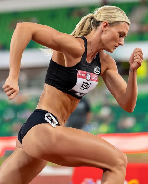 Running Pose, Heptathlon, Field Athletes, Racing Girl, Pro Athletes, Female Gymnast, Women's Muscle, Sport Body, Fitness Inspiration Body