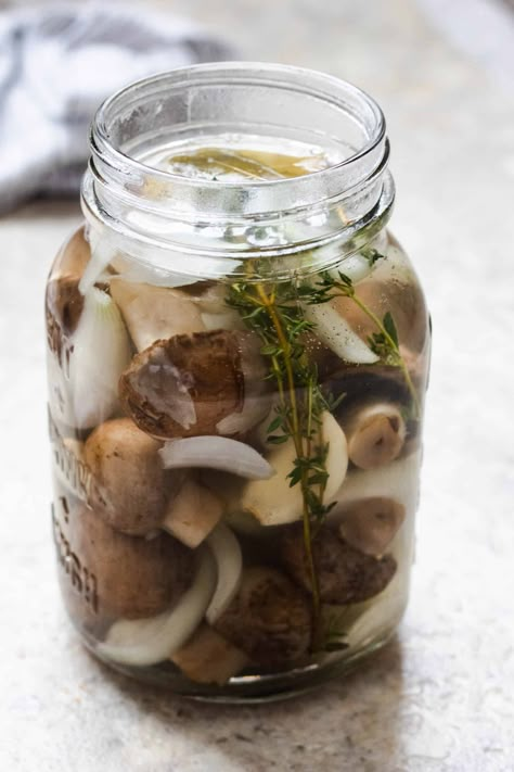 Pickled Mushrooms Recipe, Pickled Mushrooms, Mexican Bbq, 5 Ingredient Or Less Recipes, Side Dishes Ideas, Estonian Food, Cooking With Herbs, Cooking Onions, Dishes Ideas