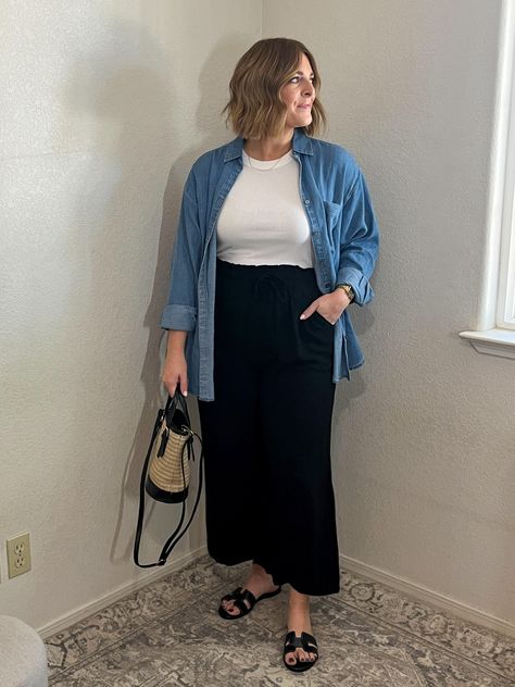 Chambray Oversized Everyday Shirt curated on LTK Style Inspiration Plus Size Casual, Plus Size Denim Shirt Outfit, Oversized Chambray Shirt Outfit, Plus Size Oversized Shirt Outfit, Denim Shirt Outfit Summer, Mid Size Spring Outfits, Oversized Denim Shirt Outfit, Chambray Shirt Outfit, How To Style Oversized Shirt