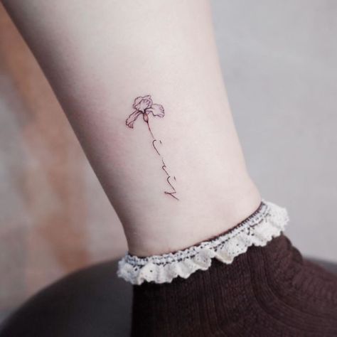 10  Tiny Discreet Tattoos For People Who Love Minimalism By Witty Button Iris Flower Tattoo, Grace Tattoos, Iris Tattoo, Парные Тату, Discreet Tattoos, Tattoo Outline, Flower Tattoo Designs, Iris Flowers, Fine Line Tattoos