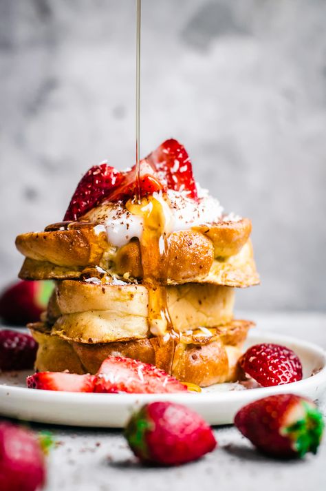 Lemon Vanilla French Toast with Strawberries | occasionallyeggs.com French Toast With Strawberries, Dairy Free French Toast, Toast With Strawberries, Vanilla French Toast, Healthy French Toast, Fancy Breakfast, Lemon Dessert Recipes, Breakfast And Brunch, Fruit Breakfast