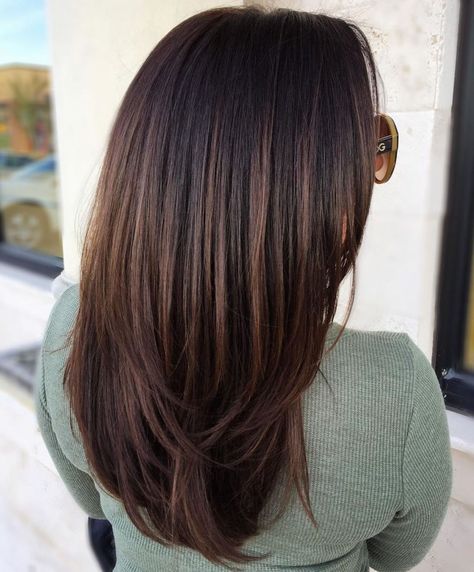 Black Hair with Dark Chocolate Balayage Dark Chocolate Balayage, チョコレートブラウン ヘアカラー, Chocolate Balayage, Chocolate Brown Hair Color Ideas, Black Hair Ombre, Dark Chocolate Brown Hair, Brown Hair Shades, Brown Hair Color Ideas, Black Hair Balayage