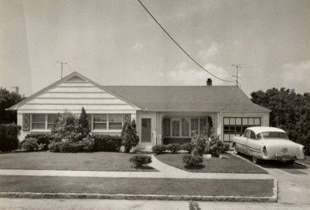 1950s suburban tract house -  with a 1950s car in the driveway...  http://architecture.about.com/od/buildingplans/ss/Mid-20th-Century-Ranch-House-Plans.htm Nancy Core, 1950s Homes, 1950s House, Suburban House, Ranch Style House Plans, Ranch Style Homes, Ranch House Plans, Ranch Style Home, Home Additions