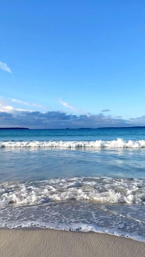 Chilling by the shore on a sunny morning 🌅🏝🐬  #sunshine #beach #wallpapers #wallpapertumblr #wallpaperforyourphone #tropical #travel #travelphotography #asmr Morning Beach Pictures, Sunny Morning Aesthetic, Good Morning Sea, Good Morning Beach, Sea Morning, Ocean Landscape Painting, Beautiful Beach Scenes, Chill Wallpaper, Morning Beach